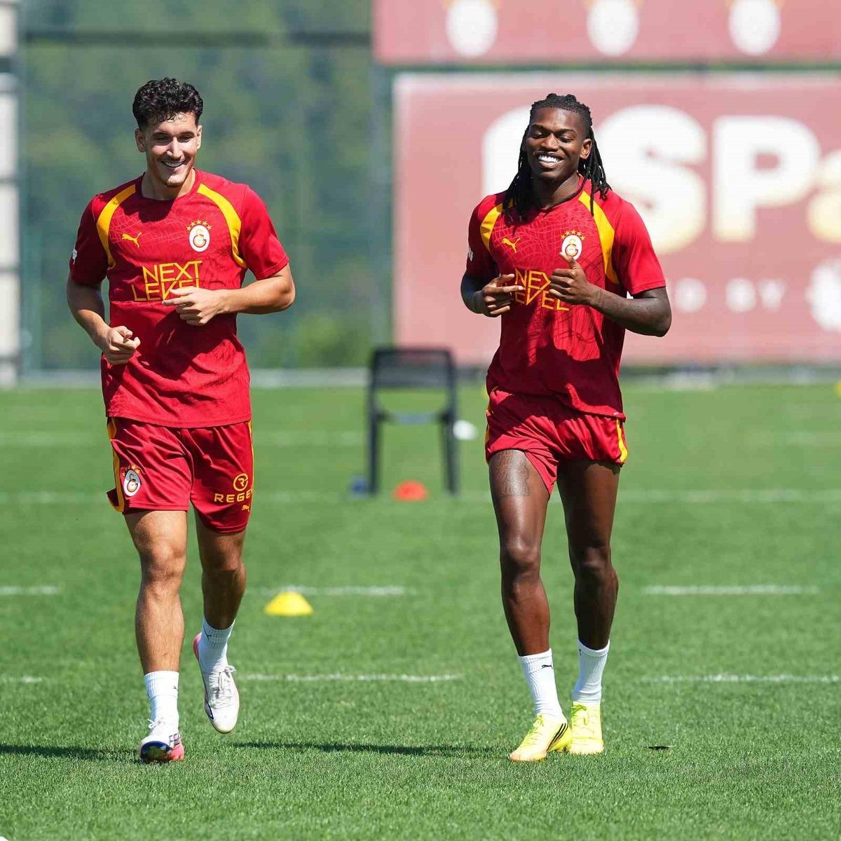 Galatasaray’ın yeni transferi Deniz Gül, ilk antrenmanına çıktı 1