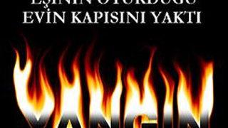 Eşinin oturduğu evin kapısını yaktı