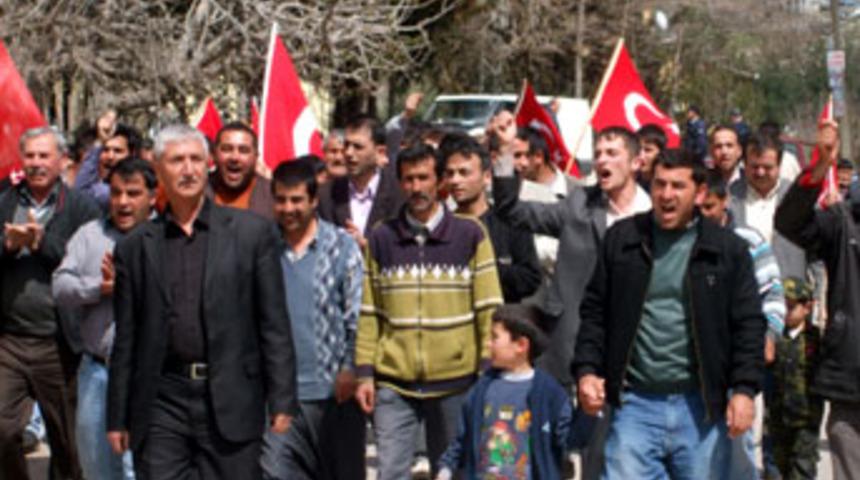 Hasanbeyli'de terör saldırısı protesto edildi