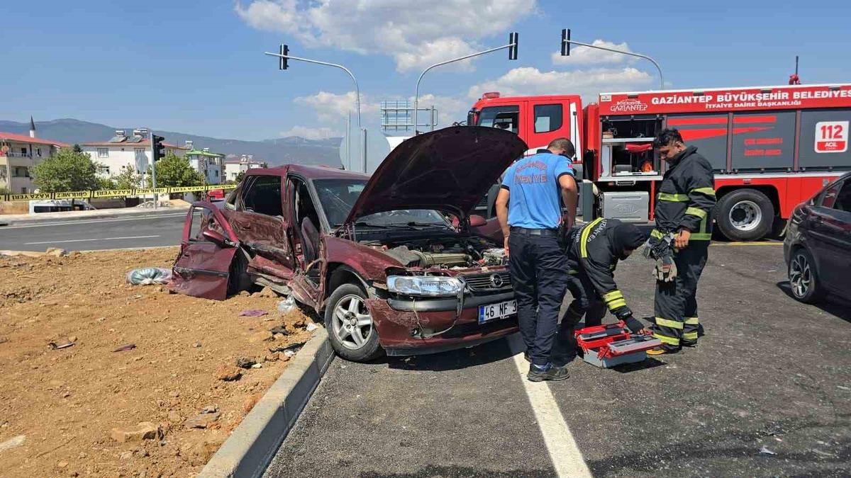 Gaziantep’te iki otomobil çarpıştı: 5 yaralı - Mynet Yaşam