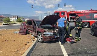 Gaziantep&rsquo;te iki otomobil &ccedil;arpıştı: 5 yaralı
