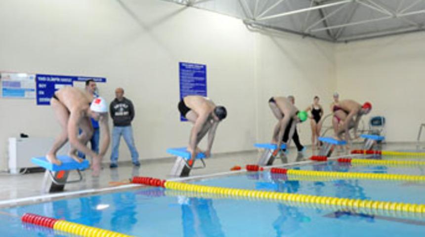 Engelleri yüzerek aştılar