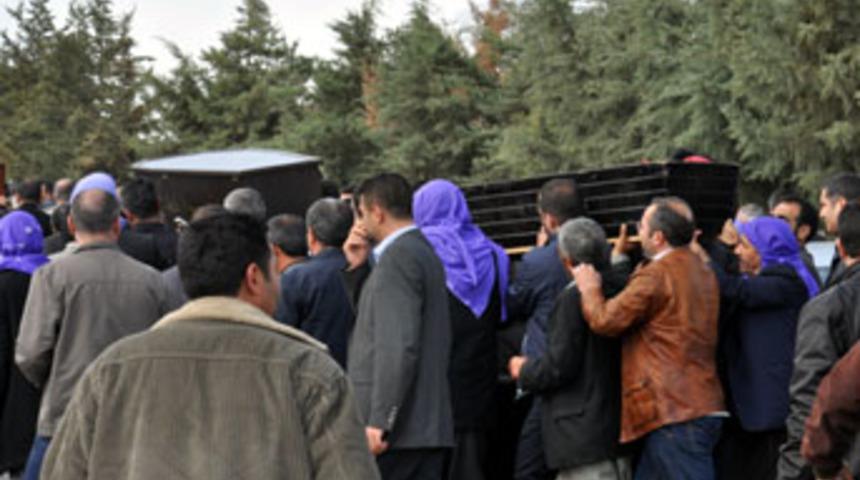 Kavgada &ouml;lenler toprağa verildi