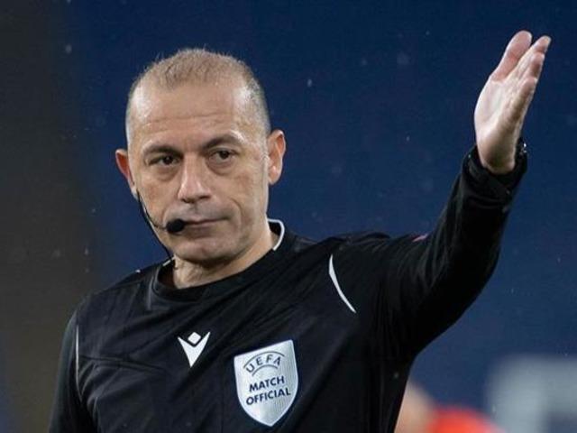 C&uuml;neyt &Ccedil;akır, Rusya&rsquo;da