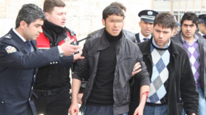 Kangal k&ouml;peği alamayınca kendine zarar verdi