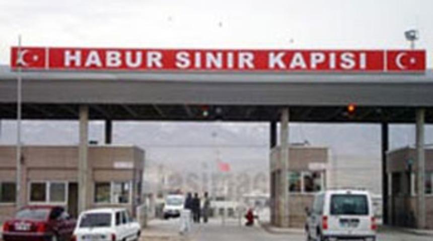 Ka&ccedil;ak&ccedil;ılar g&uuml;mr&uuml;k memurunu d&ouml;vd&uuml;