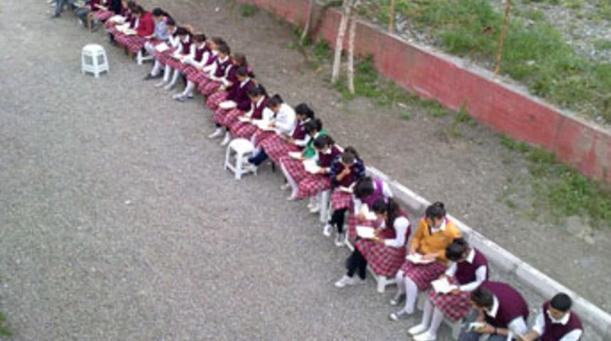 D&ouml;rtyol'da kitap okuma g&uuml;nleri