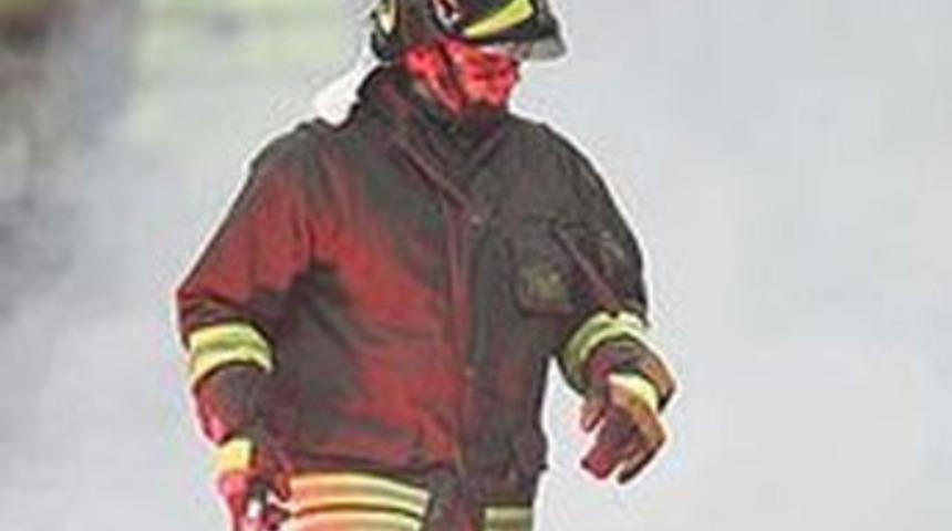 İtfaiyeci yoğun dumandan zehirlendi