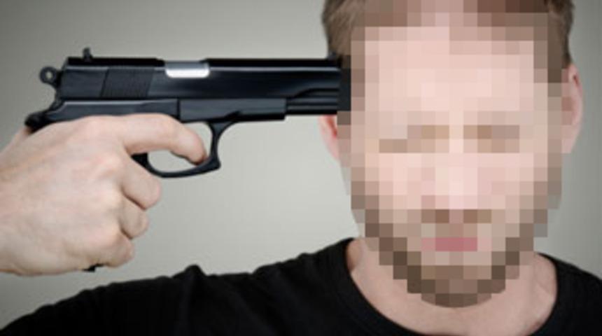 UZman &ccedil;avuş, intihar etti