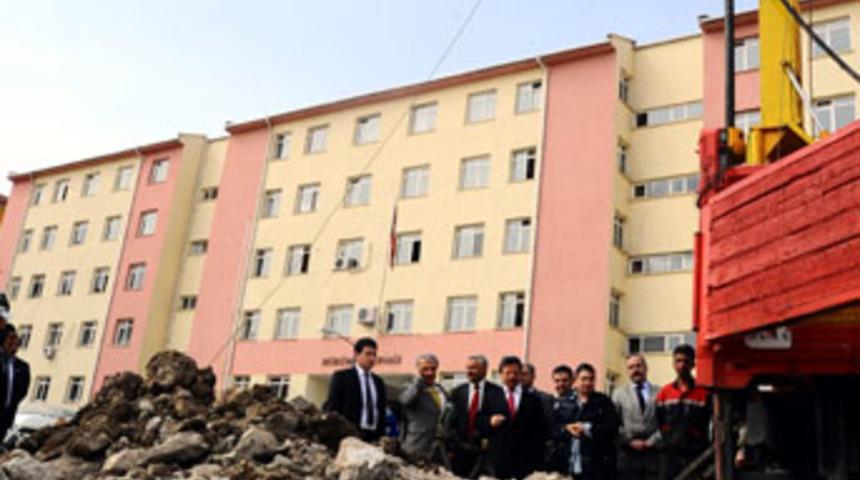 &Ccedil;ok katlı otoparkın yapımına başlandı