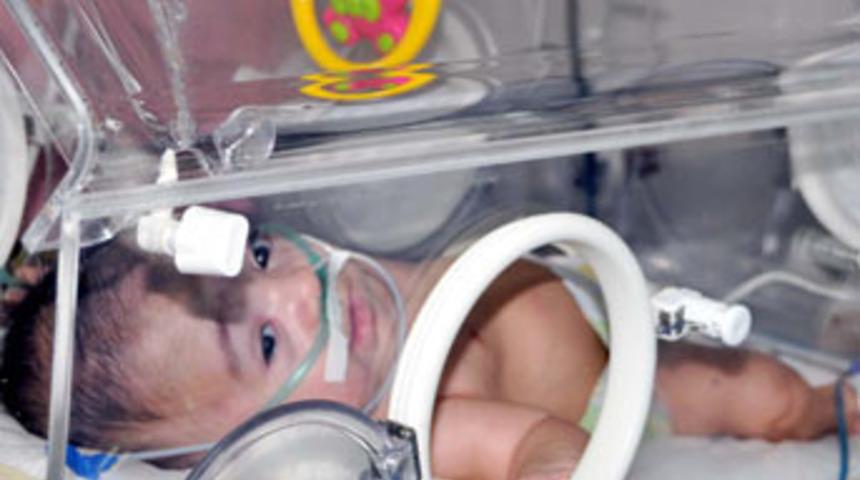 Bertuğ bebek yaşama sarıldı