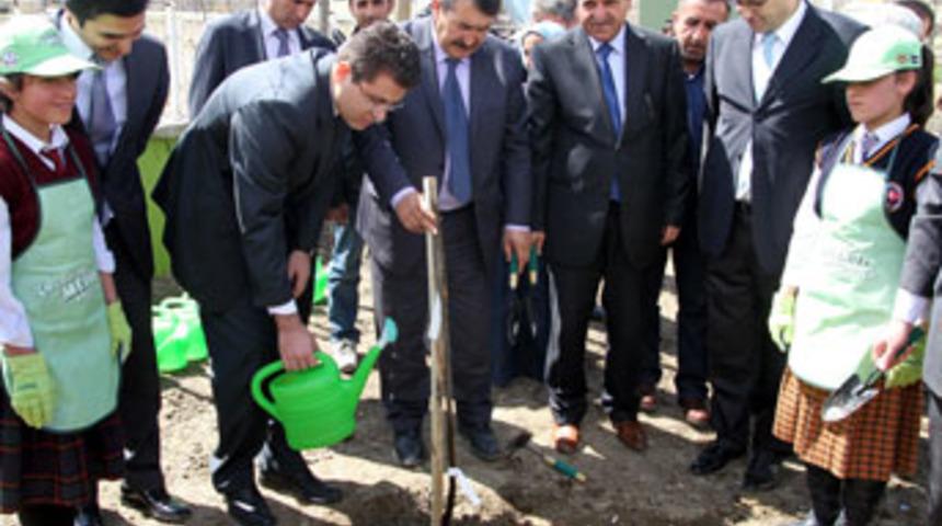 "&Ccedil;ocukların meyve bah&ccedil;eleri"