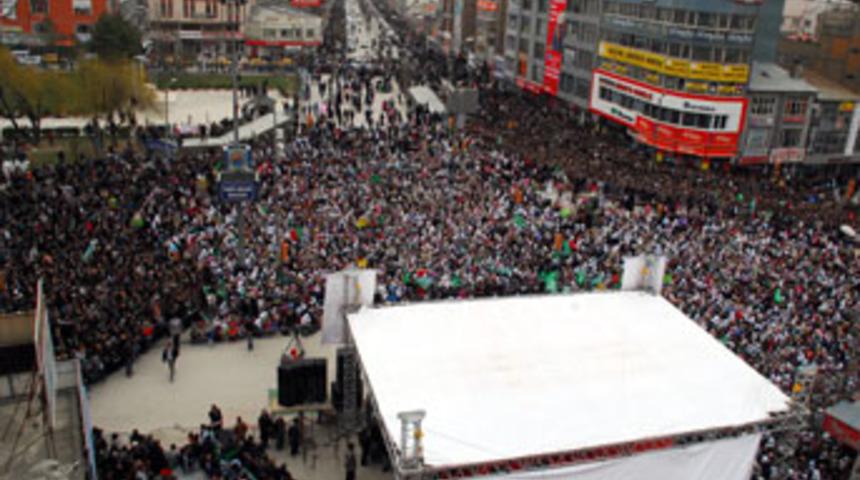Miting gibi kutlandı