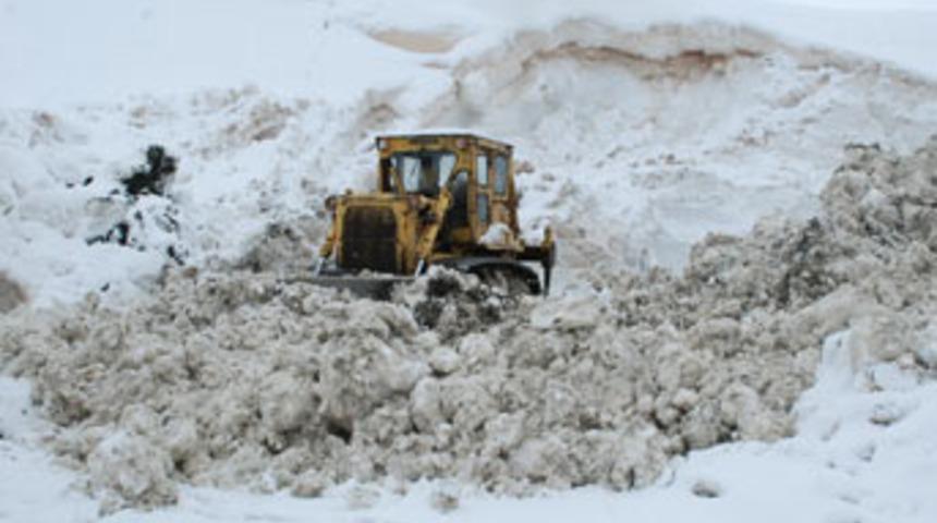 Nisan ayında kar &ccedil;ilesi