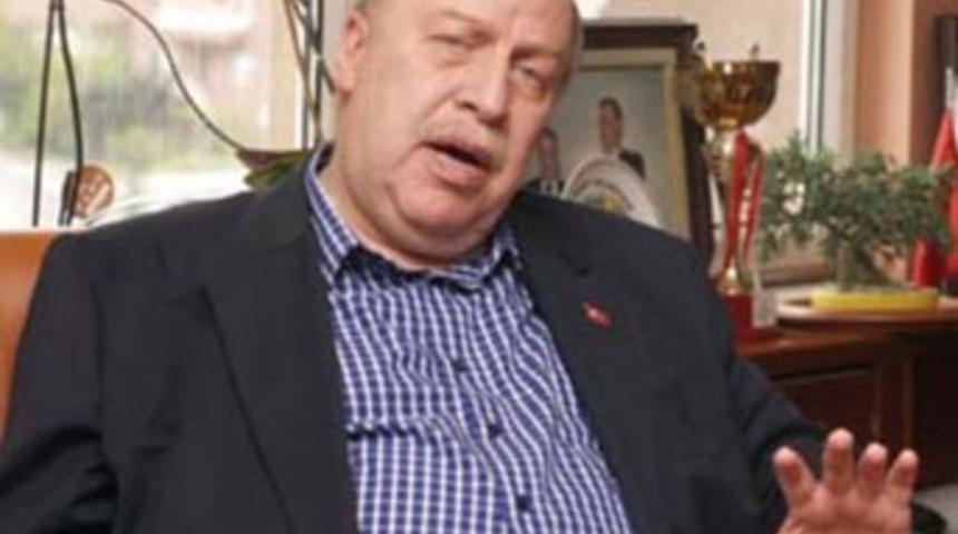 Eski bakan Okuyan'da aday