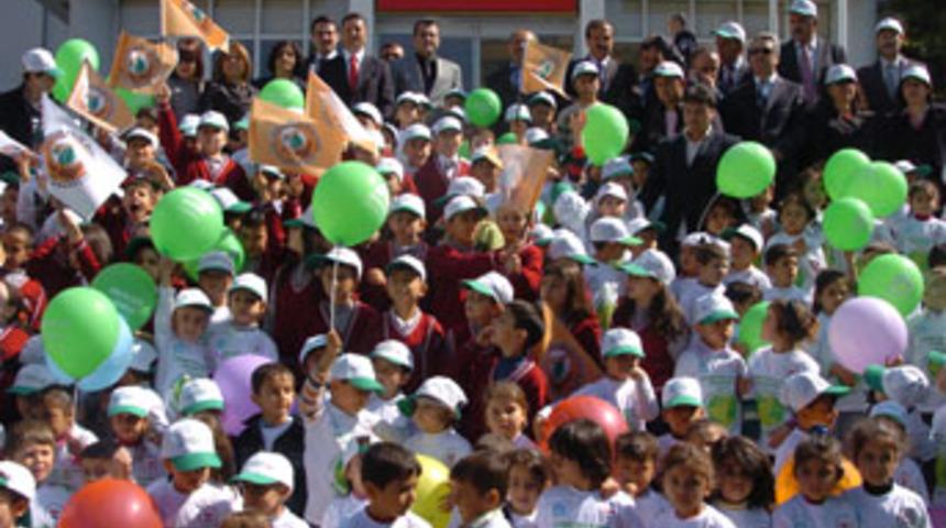 Ana okulu öğrencileri &quot;doğa&quot; için yürüdü