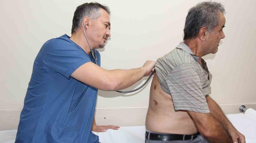 Akciğerindeki 20 santimetrelik dev balon ameliyatla alındı