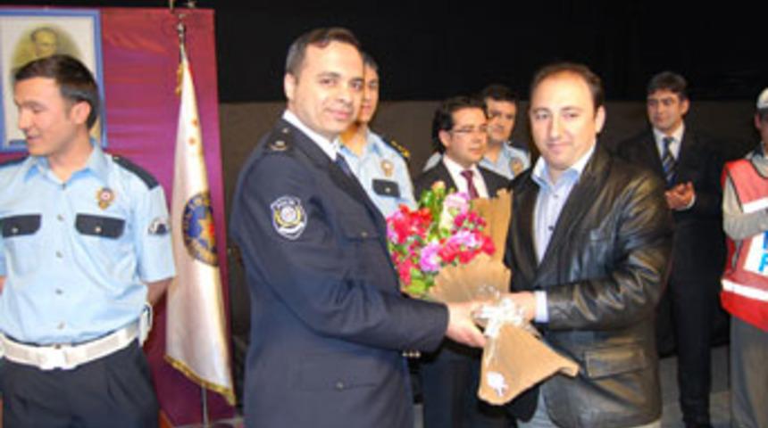 "Dikkat polis var", Eşme'de sahnelendi&nbsp;