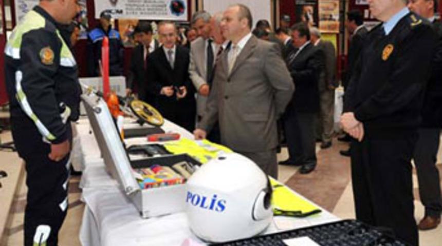 Polis ara&ccedil; ve gere&ccedil;leri sergisi a&ccedil;ıldı