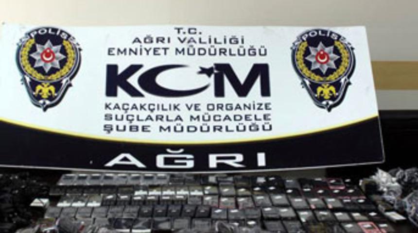 Çok sayıda kaçak cep telefonu ele geçirildi