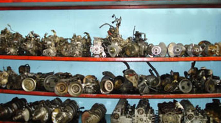 Kamyonda oto yedek par&ccedil;ası