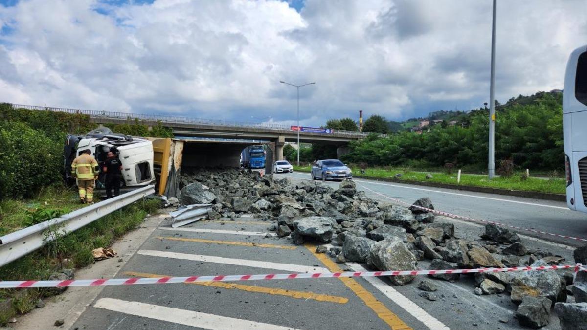 Rize’de kaza yapan kamyona arkadan gelen taş yüklü kamyon çarptı: 3 yaralı - Güncel Haberler