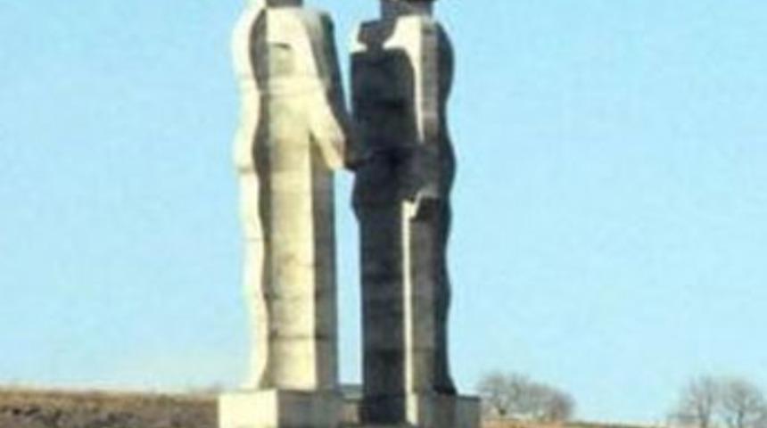 İnsanlık Anıtı'nın &ccedil;evresine g&uuml;venlik şeridi