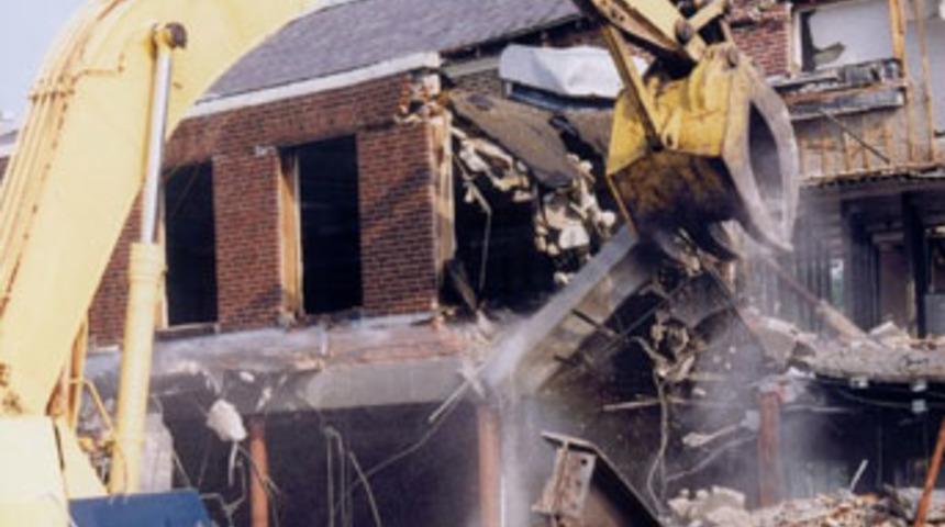 İşyerlerinin yıkımına esnaftan tepki