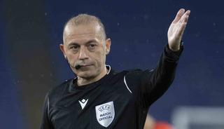 C&uuml;neyt &Ccedil;akır, Rusya&rsquo;da