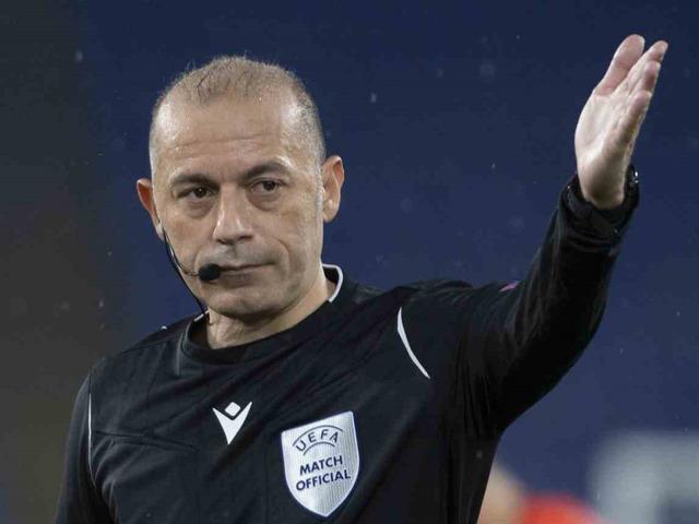 C&uuml;neyt &Ccedil;akır, Rusya&rsquo;da