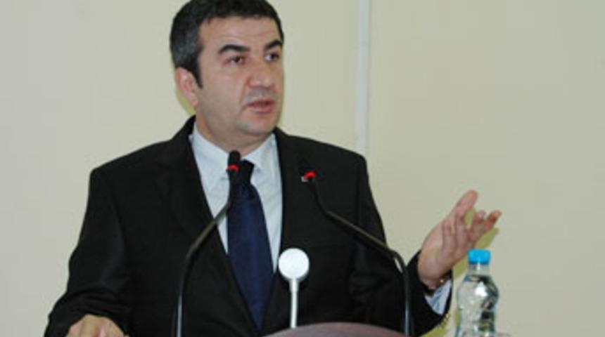 Vali Yemlihalıoğlu dernek ziyaretinde