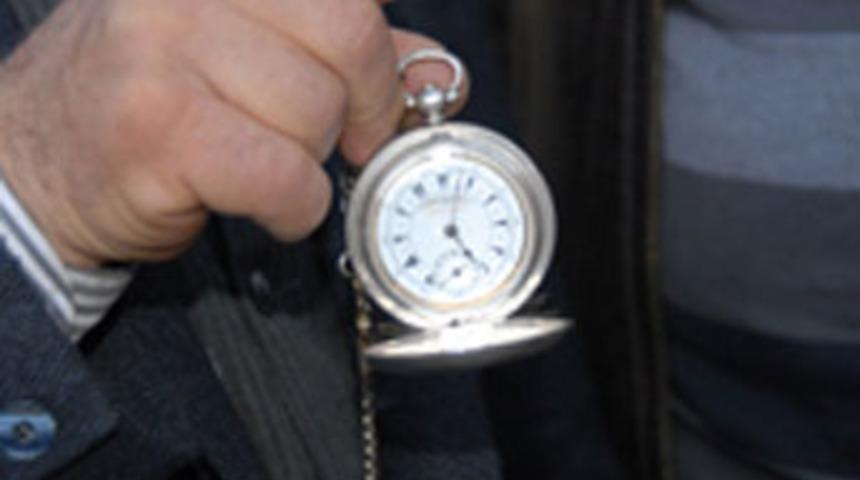 200 yıllık köstekli saat hatasız çalışıyor