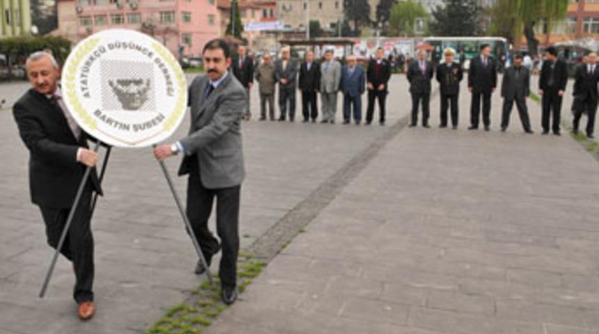 Gazi Günü'nde anlamlı çelenk