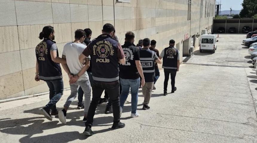 Ara&ccedil; &uuml;zerinden havai fişek atan konvoya 900 bin lira ceza