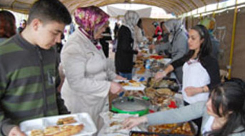 Down Sendromlu &ccedil;ocuklara kermes