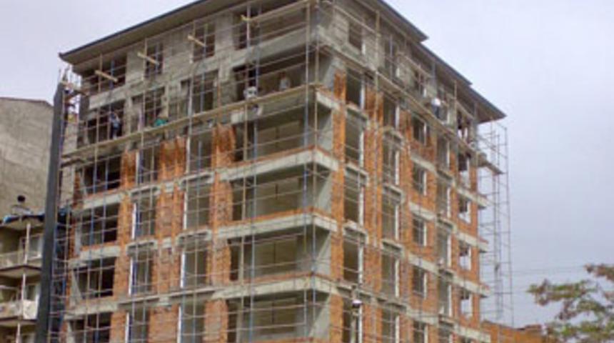 Akıma kapılıp 5'nci kattan d&uuml;şt&uuml;