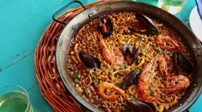 MasterChef&rsquo;te İspanya r&uuml;zgarı esti: Paella nasıl yapılır?