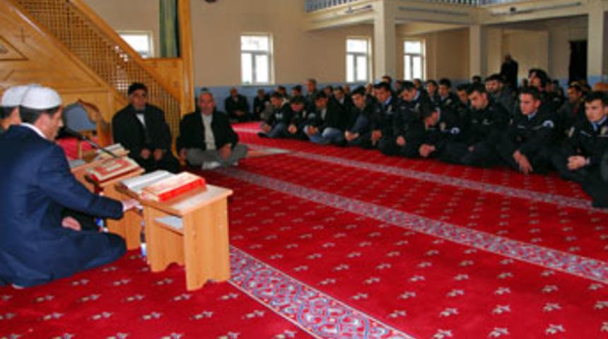 Şehit polisler mevl&uuml;tle anıldı