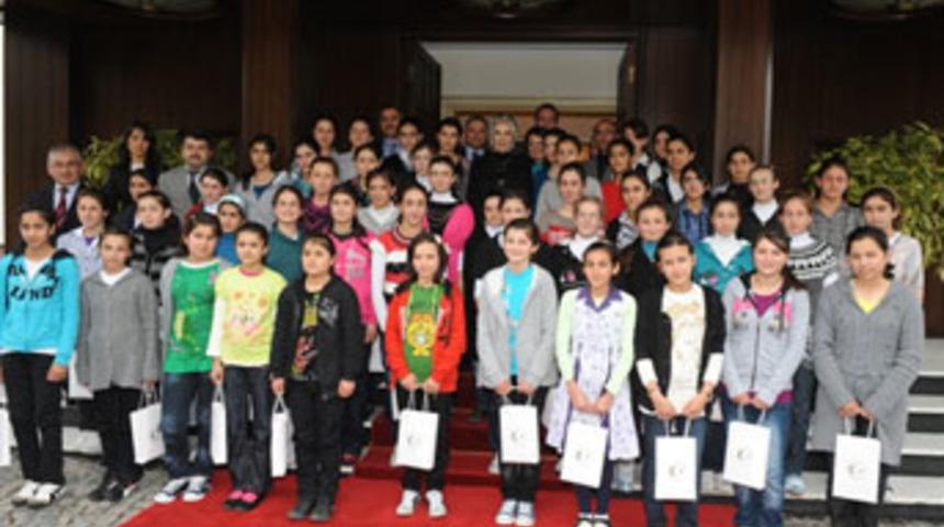 "Okullaşmaya Varız"