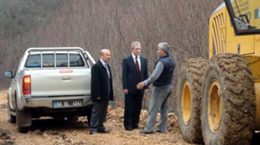 Erbaa kaymakamı  yol çalışmalarını inceledi