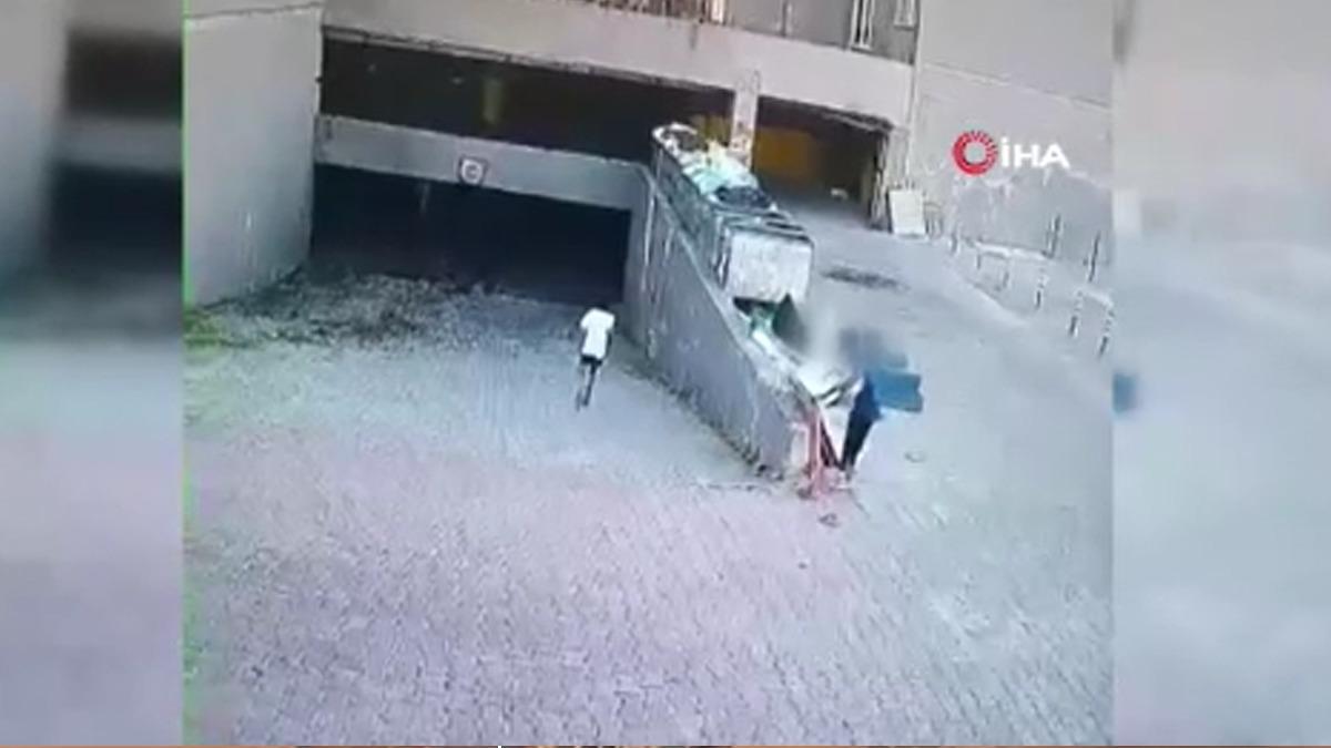 Esenyurt ta sitedeki yangında can pazarı: Baba ve oğlu camın &ouml;n&uuml;ne &ccedil;ıkarak kurtarılmayı bekledi 6
