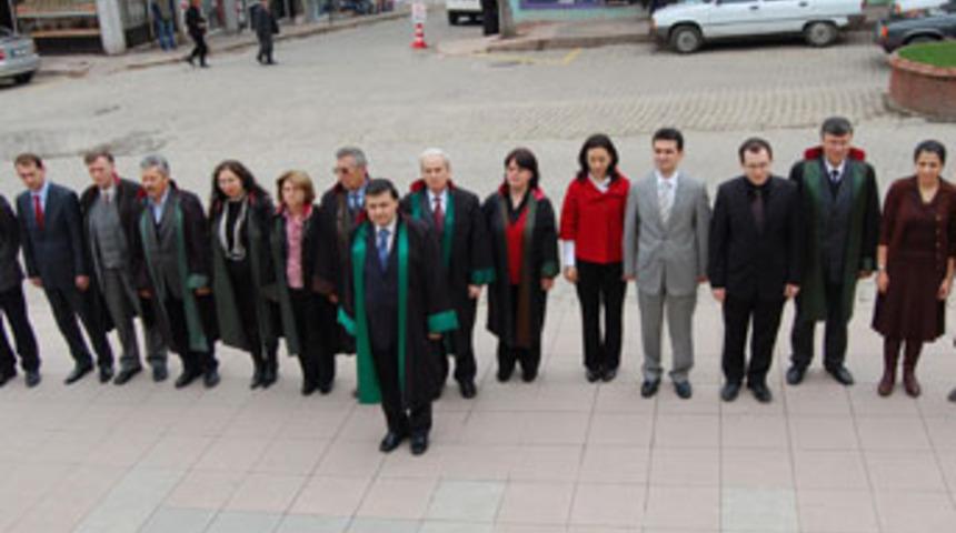 "Tam ve eksiksiz demokrasi" istiyoruz