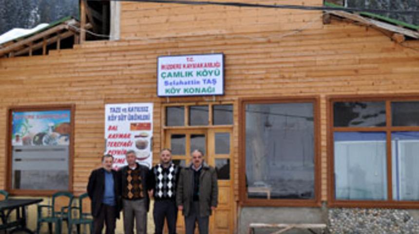 Vefat eden muhtarın adı k&ouml;y konağına verildi