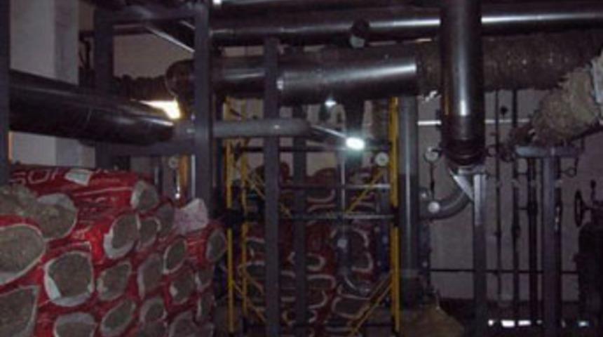 Okul hizmetlisi akıma kapıldı