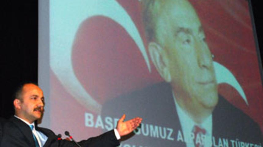 T&uuml;rkeş'in &ouml;l&uuml;m&uuml;n&uuml;n 14. yılında anıldı