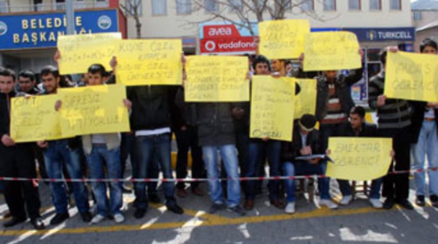 Muş'ta &ouml;ğrenciler &Ouml;SYM'yi protesto etti