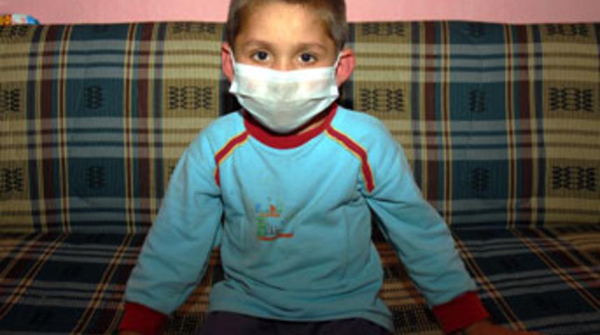 Lösemi hastası küçük Aziz gelecekten umutlu