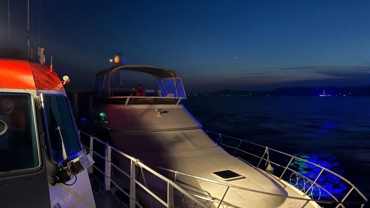 Çanakkale Boğazı'nda sürüklenen tekne kurtarıldı - Diger Haberleri
