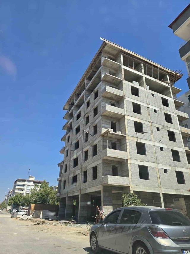 Çalıştığı inşaatın 7’inci katından düşen işçi hayatını kaybetti 1