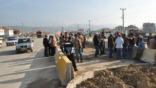 Kavşakların kapatılmaması için oturma eylemi